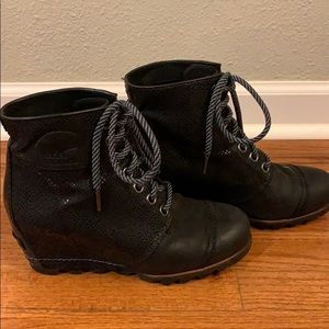 Black Sorel wedges